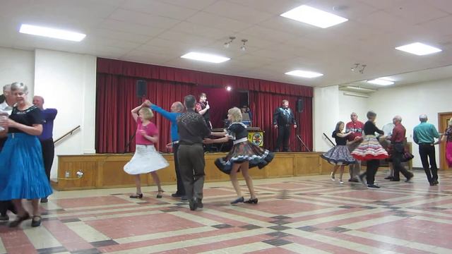 35 SCOTT & SHAWN BROWN WITH LISA MINTON SING/CALL "BEACH BABY" SQUARE DANCE смотреть онлайн