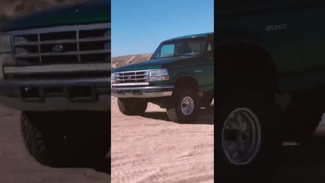 #kingshocks in the front, #foxshocks qab bypasses in the rear - #ultracombo #bronco #ford #offroad смотреть онлайн