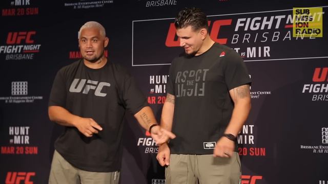 UFC Brisbane: Mark Hunt vs Frank Mir Funny Staredown смотреть онлайн