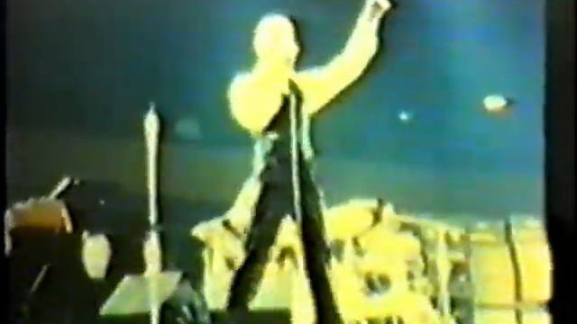 David Bowie - Dusseldorf & Frankfurt (West Germany) - 8mm Film Transfer (Fan Footage) - 1976 смотреть онлайн