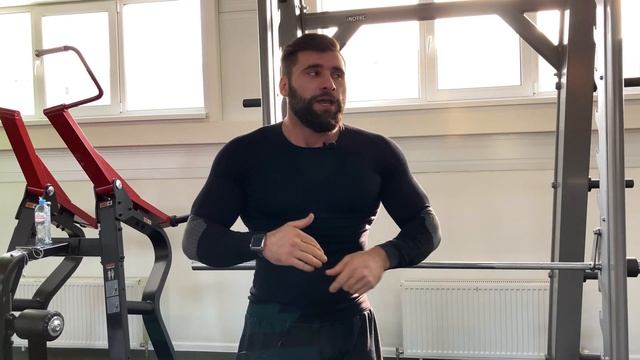 КАК ПРАВИЛЬНО ДЕЛАТЬ ПОДТЯГИВАНИЯ К ГРУДИ ДЛЯ КРЫЛЬЕВ смотреть онлайн