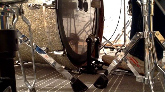 Sound Test  Evans EMAD Heavyweight 22