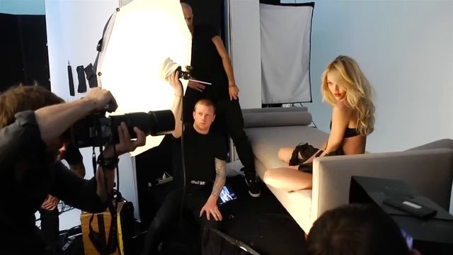 Behind-the-Scenes of the Victoria's Secret Makeup Campaign (Fall 2012) смотреть онлайн