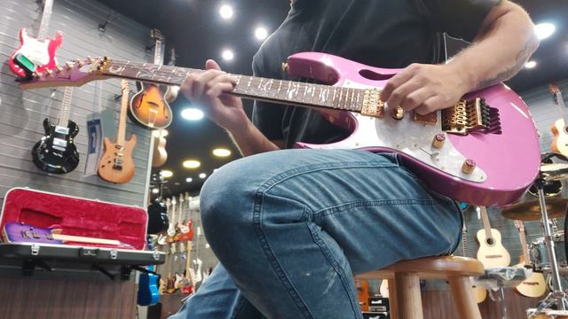 Guitarra Ibanez Pia Pink Steve Vai Signature смотреть онлайн