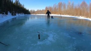 ГОРНАЯ РЫБАЛКА. Ленок зашевелился и клев пошел. Как ловить ленка зимой. Зимняя рыбалка.