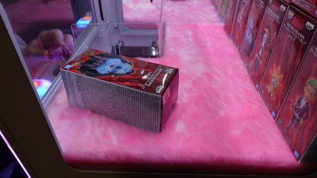 WE JUST KEEP WINNING! New Prizes In The MINI Claw Machines at Round 1! смотреть онлайн