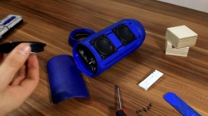 Look inside JBL Charge 2 Portable bluetooth Speaker - What's Inside ?