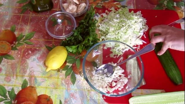 Салат с курицей, пекинкой и огурцом. смотреть онлайн