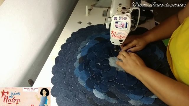 TAPETE JEANS USADO FEITO COM PÉTALAS JEANS #video7 смотреть онлайн