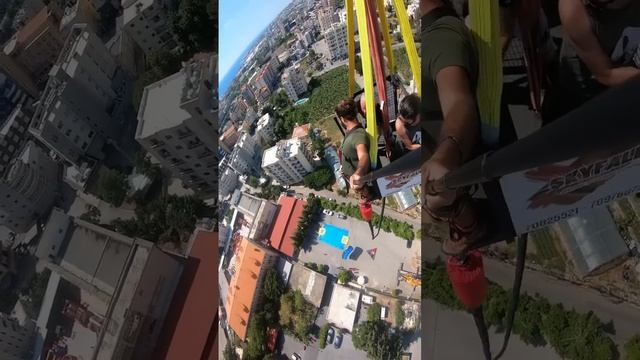 First time bungee jumping vs BASE jumper! смотреть онлайн