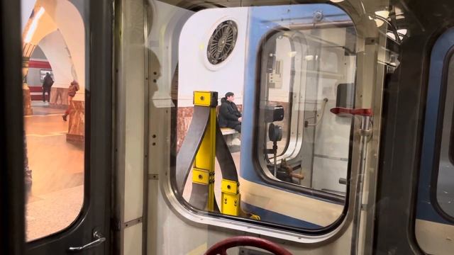 Поездка на поезде Ема-502/Ем-501 по КВЛ от Площади Ленина до Технологического института смотреть онлайн