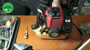 Откуда течет масло на бензокосе?