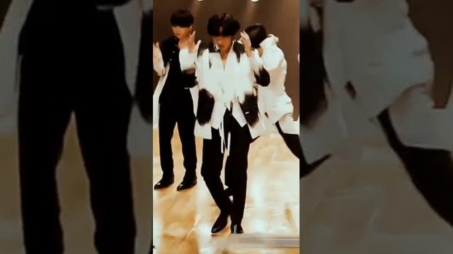 КИМ ТЭХЁН И ТАНЦЫ ? ?????? смотреть онлайн