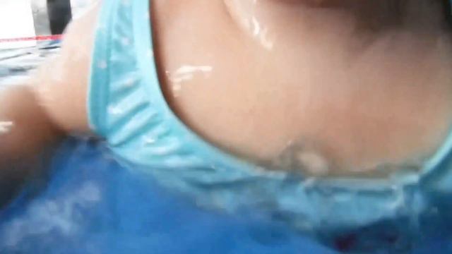 Малыши плавают под водой #baby #cutebaby #kids #swim