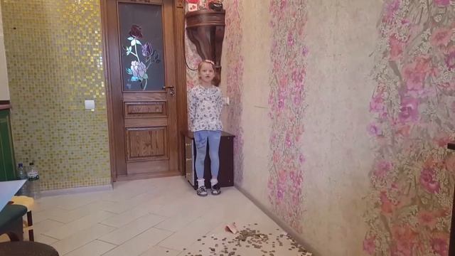 Самый простой способ разбить копилку Деньги Монеты Детское видео Фокус- Как разбить копилку смотреть онлайн