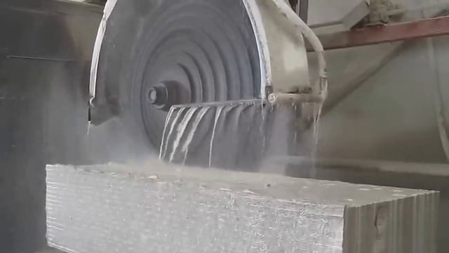 How to Cut Granite Blocks into slabs #graniteblockcutter Китайский станок для резки гранитных блоко смотреть онлайн