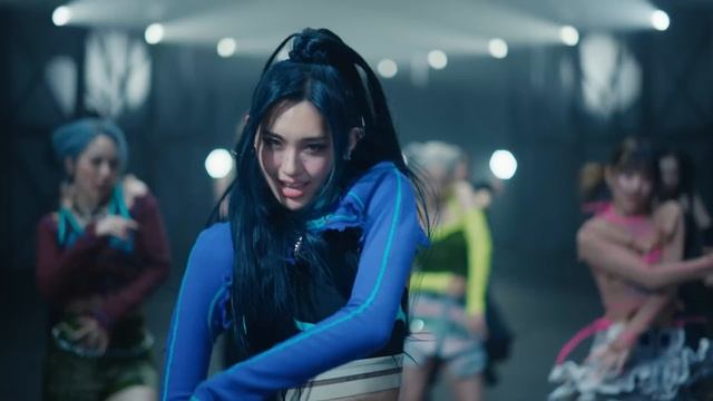 EVERGLOW - 'SLAY' M/V Performance