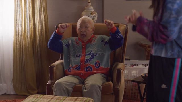 Improv with Edmund - Awkwafina Is Hangin’ with Grandma смотреть онлайн