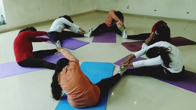 Eco lady fitness center | Yoga helps manage stress смотреть онлайн