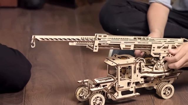 Новогодний подарок – Конструкторы UGEARS