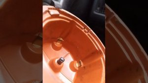 как вставить уголек контакт в крышку трамблёра  Ауди 80 б3 Passat