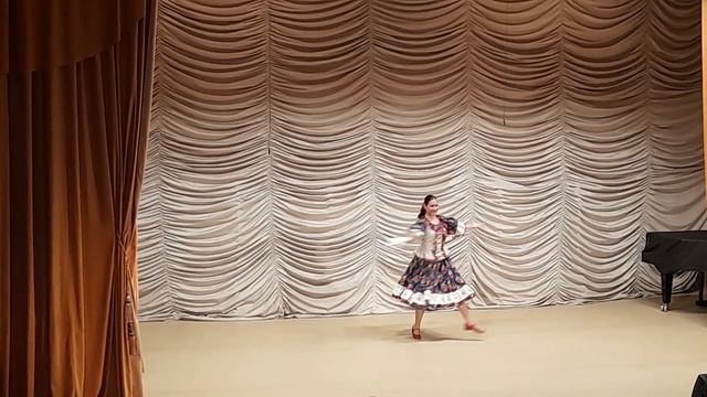 Русский танец " Ах, вы сени, мои сени!".Соло. Исполняет Арина Кузнецова, п.яРефтинский Свердл. обл. смотреть онлайн