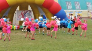 Участие детей с танцем "Большой хоровод" День поселка 2015г