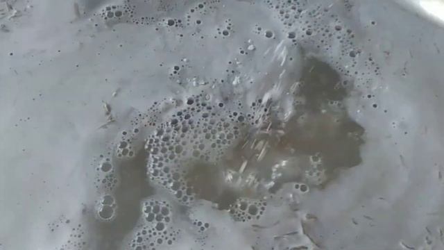 Казан агартабыз.Чистим сковородки, казаны. смотреть онлайн