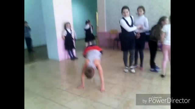 Пацан танцует брейк данс в школе ржака смотреть до конца смотреть онлайн