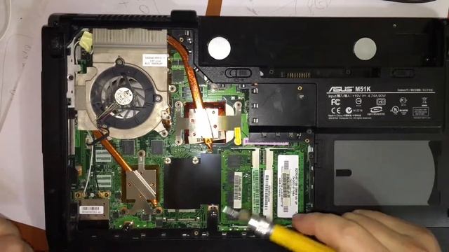 ASUS M51KR. Разбор и чистка от пыли. смотреть онлайн