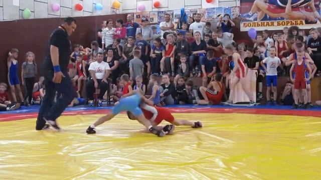 9755 Вільна боротьба м.Токмак - клуб "Чемпіон" смотреть онлайн