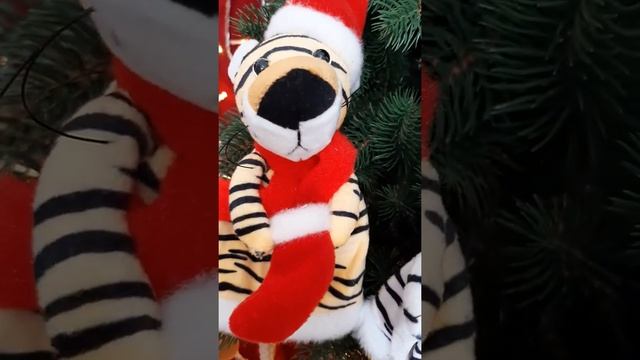 Мягкие игрушки новогодние сувениры "Тигры" подвески плюшевые 32 см, символ 2022 года смотреть онлайн