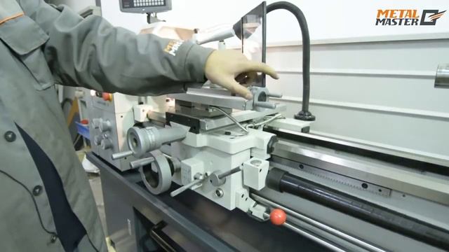 Универсальный токарно винторезный станок с УЦИ Metal Master X40100 смотреть онлайн