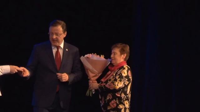 Губернатор приехал вечером поздравить женщин с 8 марта смотреть онлайн