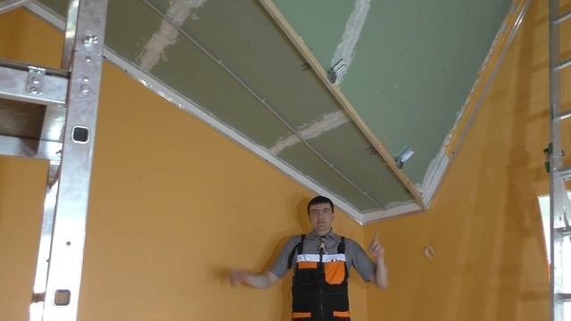 НАТЯЖНЫЕ ПОТОЛКИ. Монтаж на мансарде. смотреть онлайн