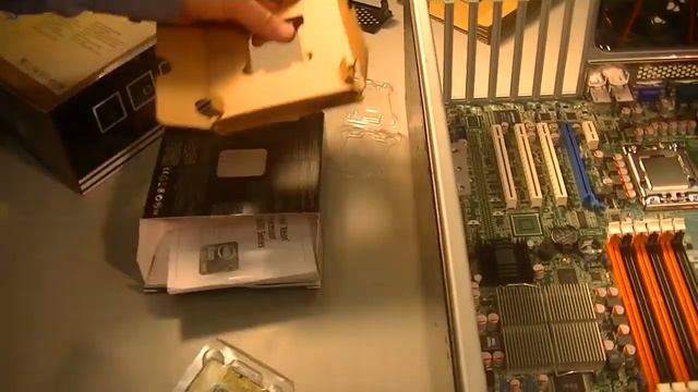 How to build a server computer: Part4 Installing the CPUs смотреть онлайн