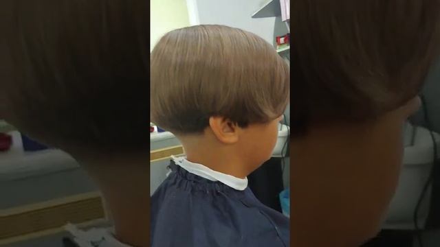 Уникальный вид стрижки микс шапочки коре и фейд гармонично соединения всёв единой форме. #barber_ks смотреть онлайн