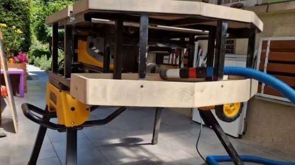 DeWalt DWE7492 stół (DeWalt DWE7492 table)