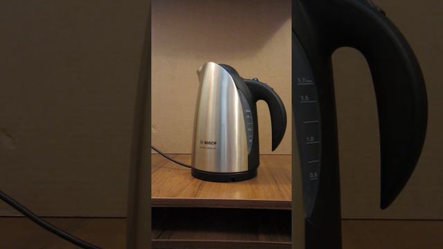 Электрочайник Bosch TWK 6801 процесс работы. смотреть онлайн