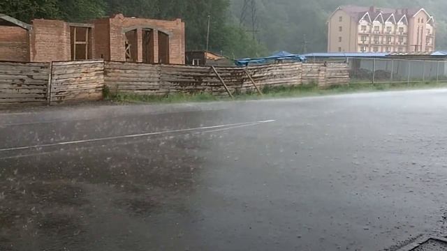 Внезапная гроза с градом в Карпатах смотреть онлайн