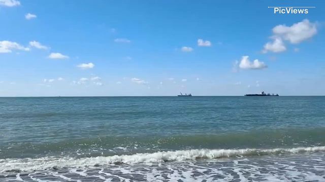 Погода в Туапсе Городской пляж сегодня 17 мая 2024. Обстановка на пляже море сейчас . Курорт России смотреть онлайн