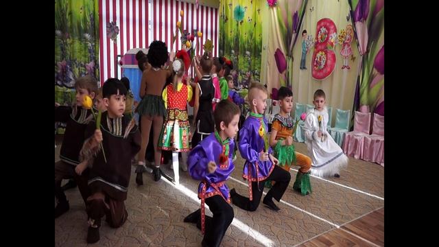 Танец вход с цветами на 8 марта «Мамы моей глаза» ГБДОУ № 67 Невского района Санкт-Петербурга смотреть онлайн