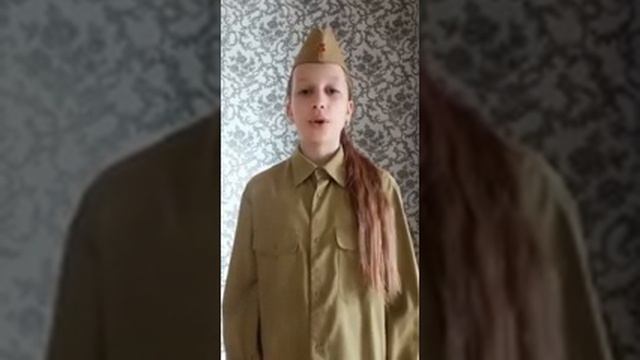 Варвара Жолобова читает стихотворение Мусы Джалиля «Чулочки» смотреть онлайн
