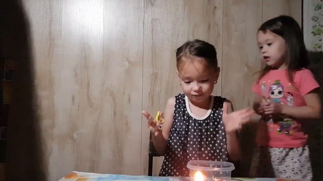 Лиза решила в первый раз сделать Милане прическу) смотреть онлайн