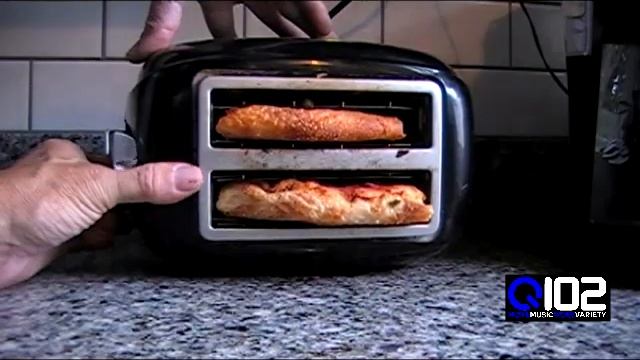 Can I Reheat Pizza in a Toaster? смотреть онлайн