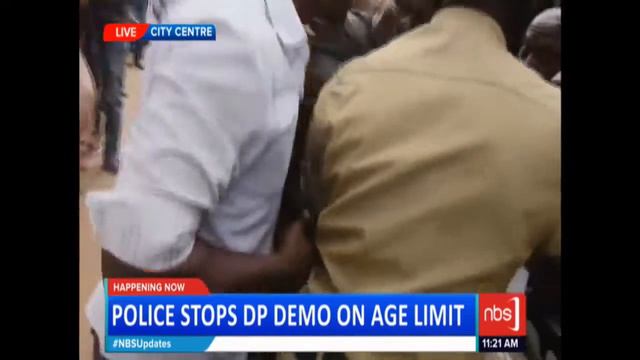 Norbert Mao was today arrested as police stopped a DP demo on age limit. смотреть онлайн