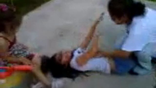 Jacinda Vs Savannah Part 2.3GP
