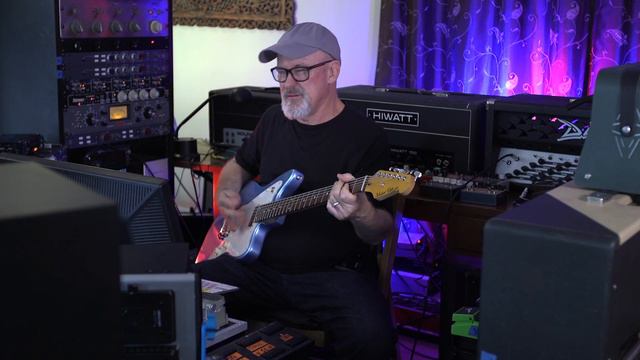 Tim Pierce - Recording Heavy Rock Electric Guitar with an R-122V and SM57, #3 of 3 video series смотреть онлайн