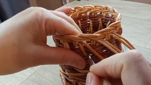 Как можно оформить край из газетных трубочек. смотреть онлайн