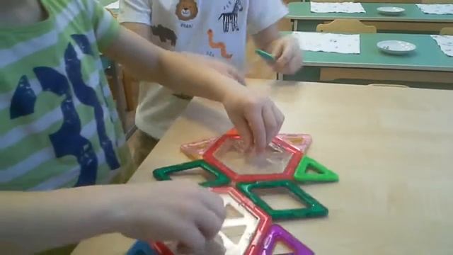 Игры с магнитным конструктором: 